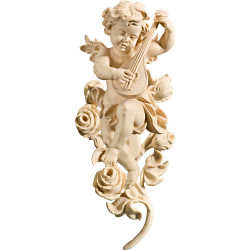 Ángel Bergland con mandolina con rosas